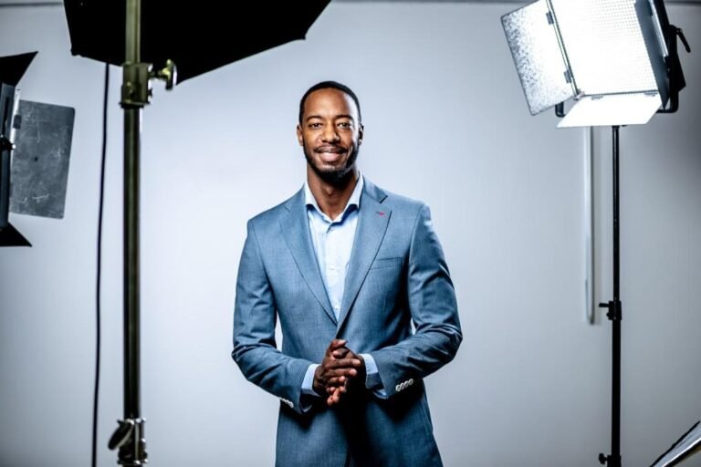 12 AI Professional Headshot Prompts for Realistic Photos (2026 Guide)